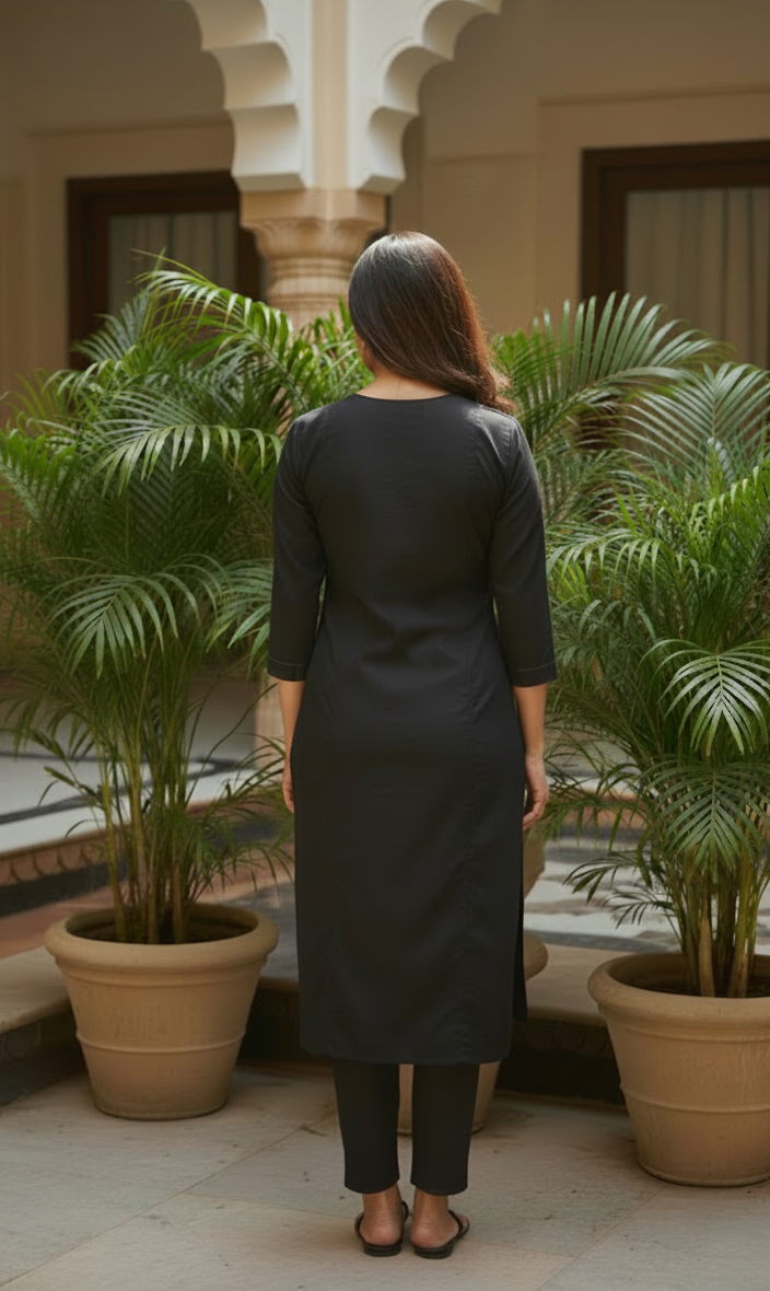 ✨ ESAARA SIGNATURE EMBROIDERED COTTON KURTA SET – BLACK (KURTA + PANTS)